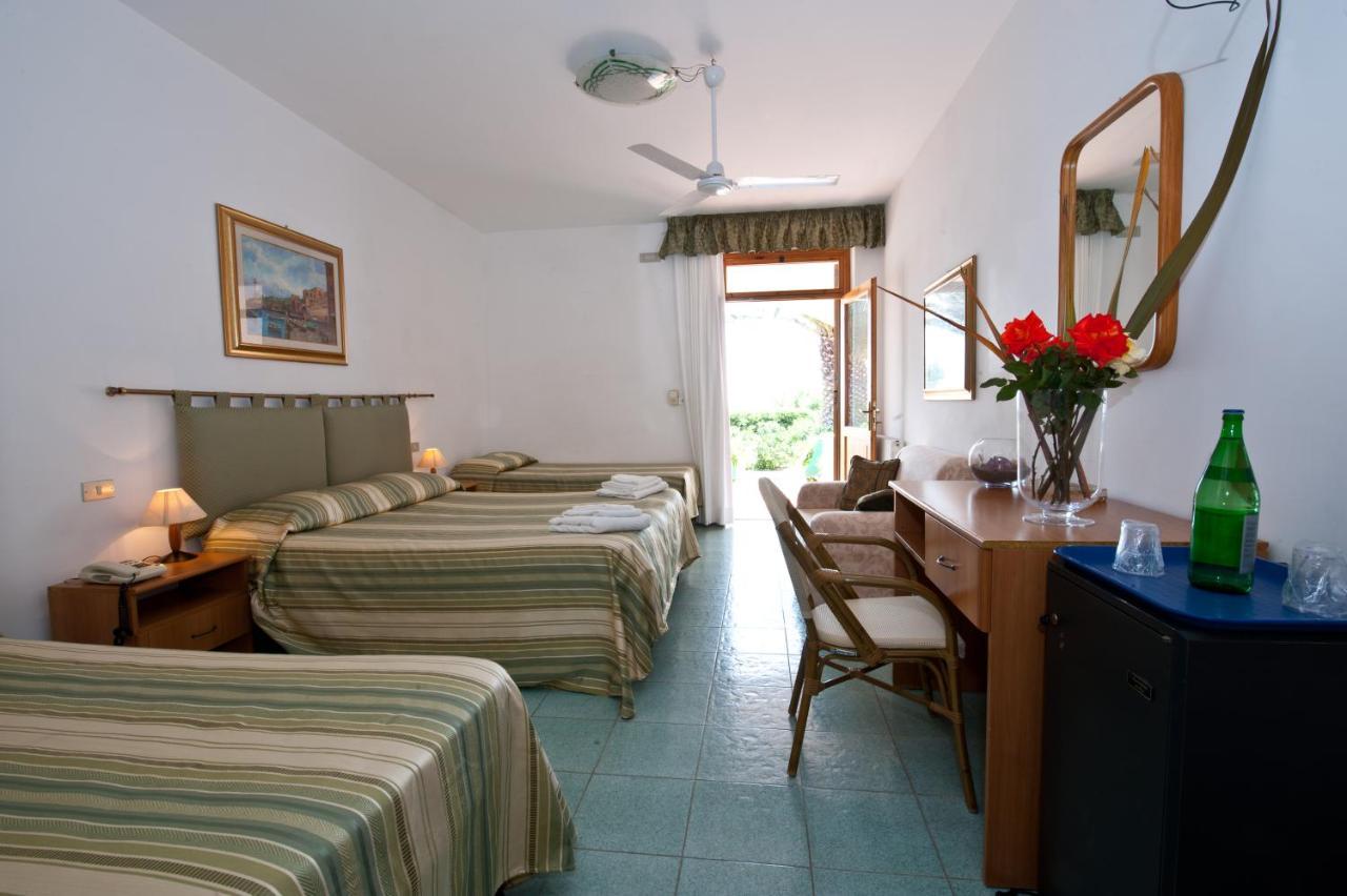 Hotel Calabattaglia Ventotene Exterior photo