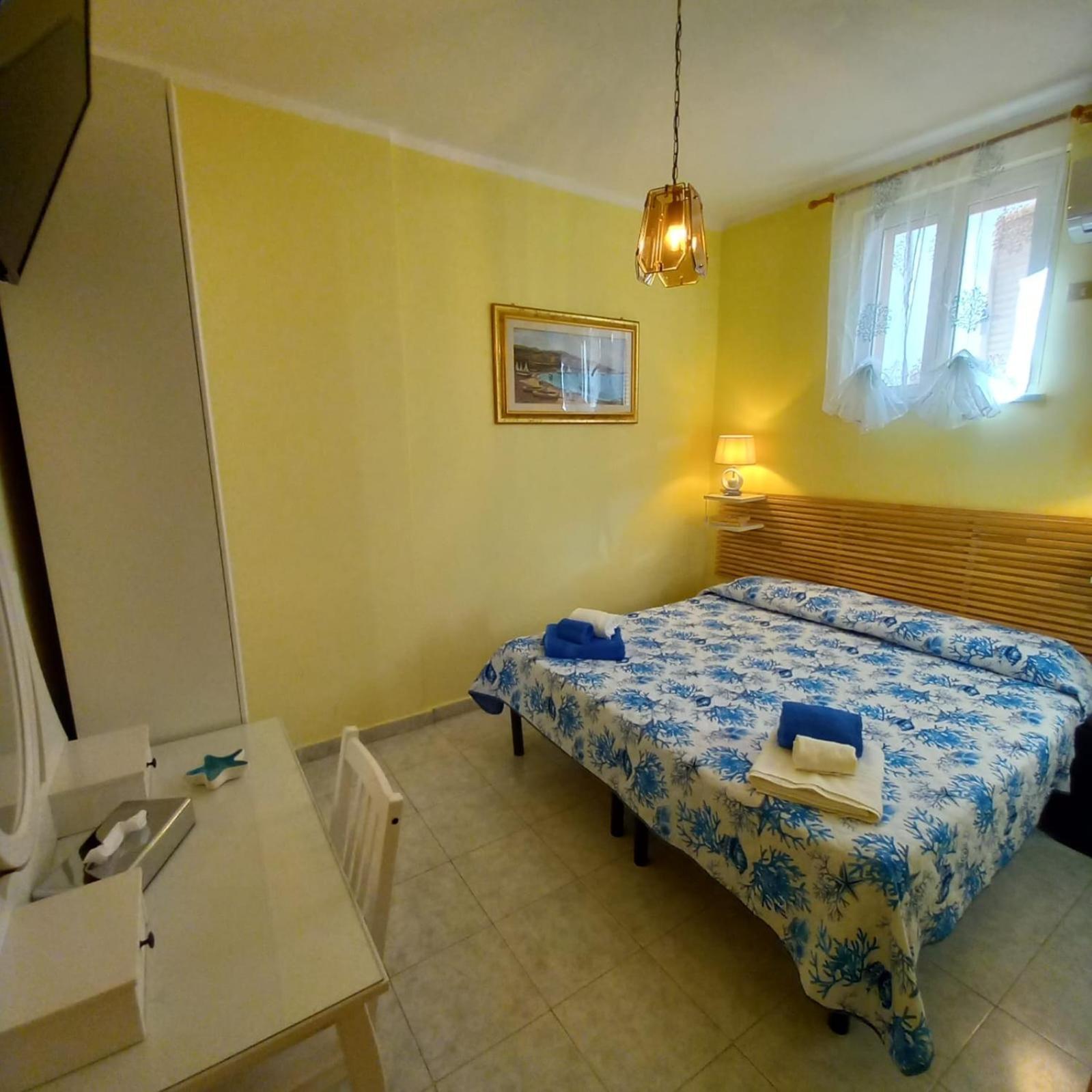 Hotel Calabattaglia Ventotene Exterior photo
