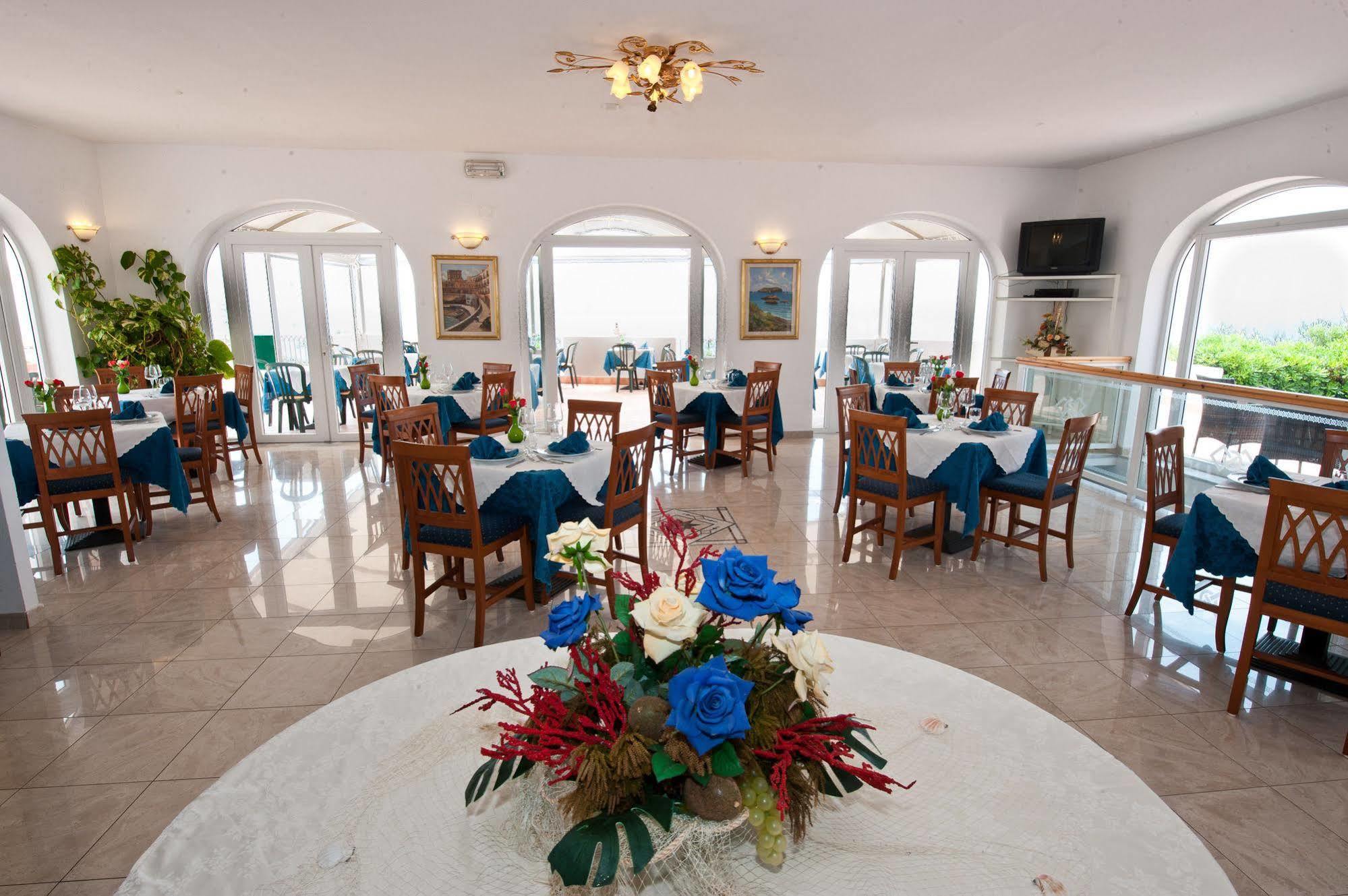 Hotel Calabattaglia Ventotene Exterior photo
